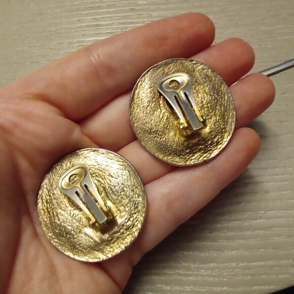 Chanel Vintage LARGE Clip On Earrings - Picture 16 of 16